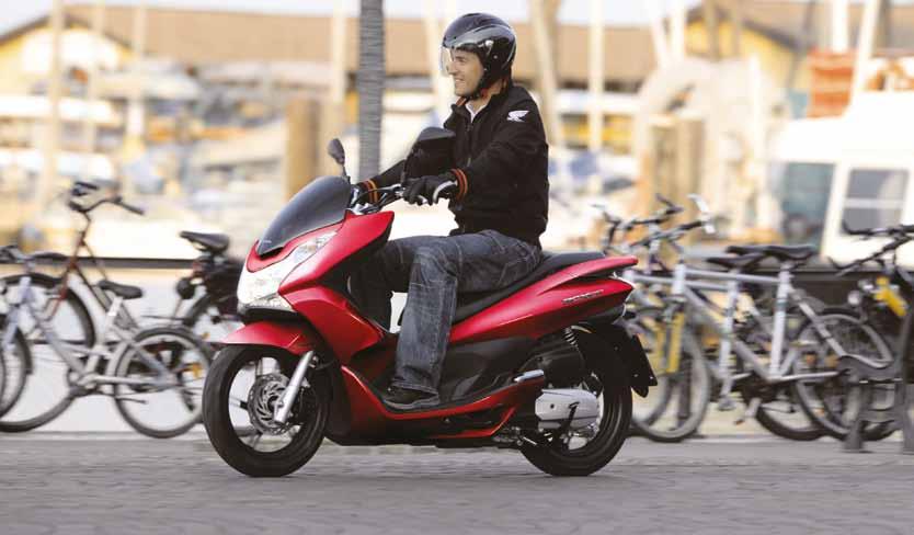 Honda s PCX150 is a stylish yet sporty scooter that offers expanded capabilities while remaining remarkably economical. An enjoyable ride for errands, commuting or weekend fun.