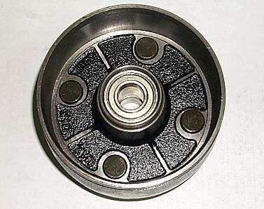 Measure the brake drum inner diameter. The maximum limit: 111 mm.