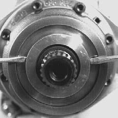 Install the flange screws and torque evenly to 32 Nm (24 ft lbsf) for 060 and 080 motors, 63 Nm (46 ft lbsf) for 110 motors, 110 Nm (81 ft lbsf) for 160 motors, and 174 Nm (128 ft lbsf) for 250