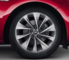 3 Elite models 17-inch multi-spoke alloy wheels with 225/45 R 17 tyres.