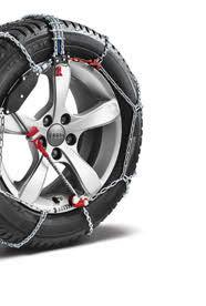 03 Cast aluminium wheels in 5-V-spoke design, dark gloss finish* Available in size 7.