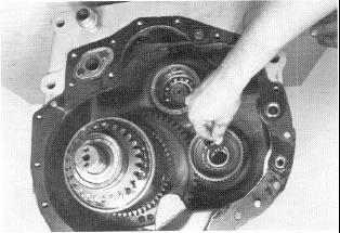 Remove forward clutch with pry bar.