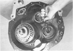 Figure 43 Remove low clutch inner bearing cone.
