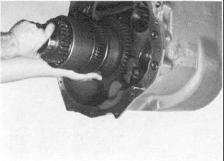 Figure 115 Install reverse and 3rd clutch assembly
