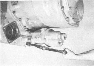 Figure 176 Tighten pump stud nuts to specified torque.