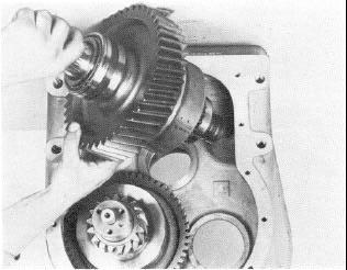Figure 200 Install output shaft and 4th speed clutch assembly in