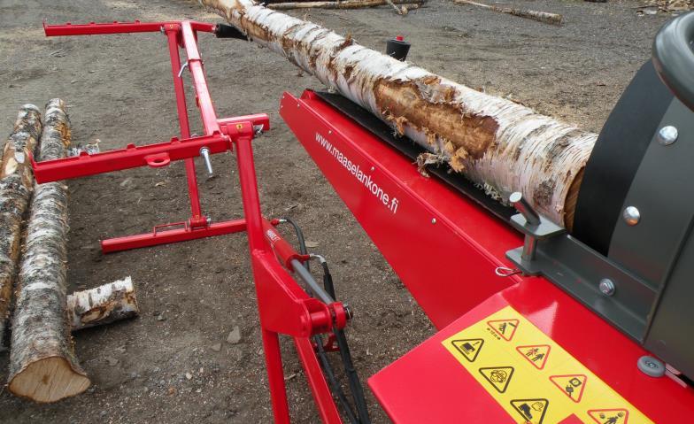 When the hoist reaches the upper position, roll the log onto the splitter s input conveyor and move the log forward with