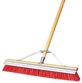 Scraperbroom Wet or dry sweeping of rough surfaces Shaped steel blade for scraping caked-on debris Includes handle connection, handle and brace Heavy Polypropylene Wet or dry sweeping on rough