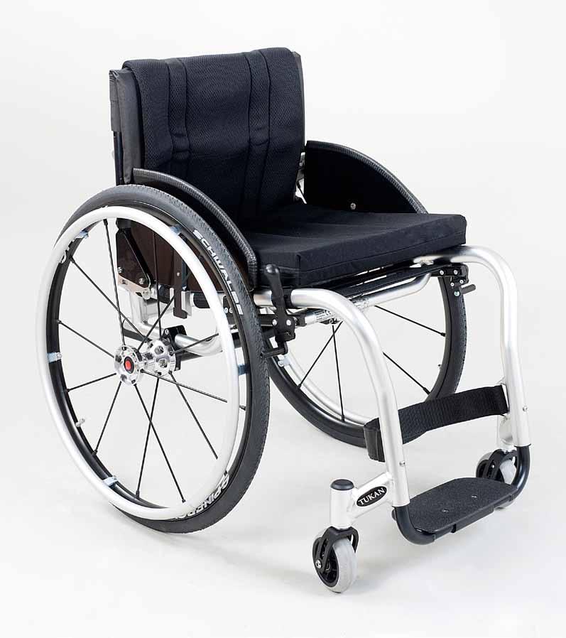 There is a choice of adjustable rear axle, adjustable seat depth, angle and height-adjustable folding back, and angle and height-adjustable footrest.