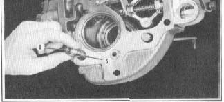 26 AUTOMATIC TRANSMISSION 3. Examine direct drive pawl (8), rocker arm (9), retaining plate (11), and governor fork (1) for burrs or damage. 4.