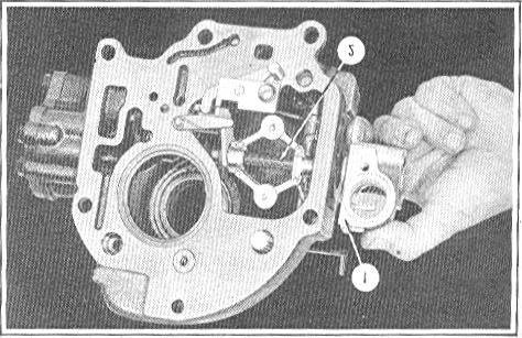 28 AUTOMATIC TRANSMISSION 14. After determining that the oil seal is properly positioned on the companion shaft hub, tighten the extension case attaching screws to 28-33 foot pounds. 15.