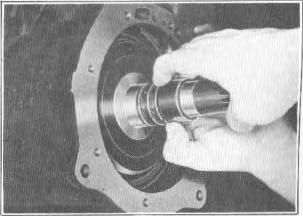 2. Use a drift and carefully pry the oil seal out of the pump body bore. AUTOMATIC TRANSMISSION 59 CAUTION: DO NOT damage the pump body bushing during this operation. INSTALLATION 1.