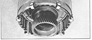 AUTOMATIC TRANSMISSION 71 ASSEMBLY 1. Install a new piston inner seal (31) in the groove of the sun gear, Figure 118.
