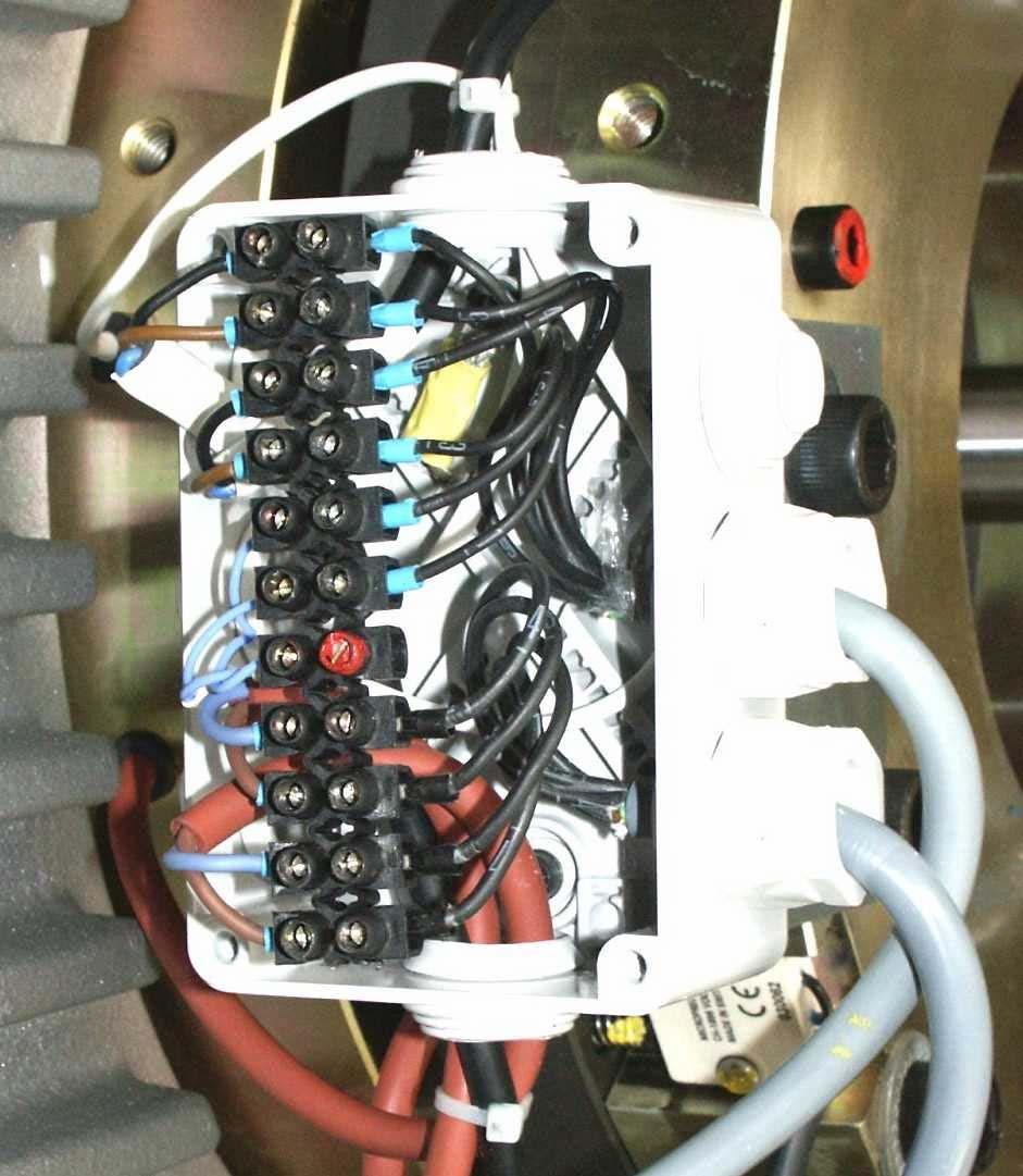 4. MOUNTING OF MACHINE Connection of brake: Voltage supply of release coils and control switches The brake release coils are located in the connection box (fig. 10 pos. 5) at the front brake side.