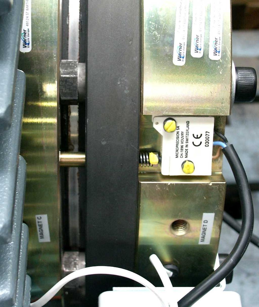 4. MOUNTING OF MACHINE Magnetic brake with release monitoring Air gap 4 5 6 7 3 2 8 1 9 10 11 12 Fig.
