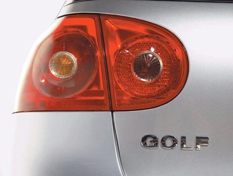 Tail lights Installed for the first time in the Golf 2004 are the split rear lights with round elements, which are comprised of several elements.