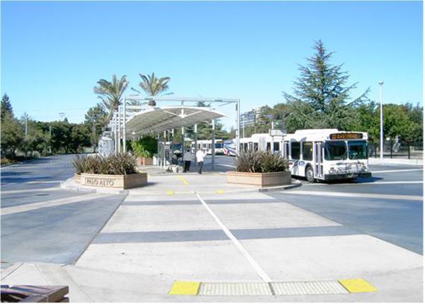 The stations layout accommodates multiple buses to board and alight simultaneously, and allows for passing. None has level boarding platforms.