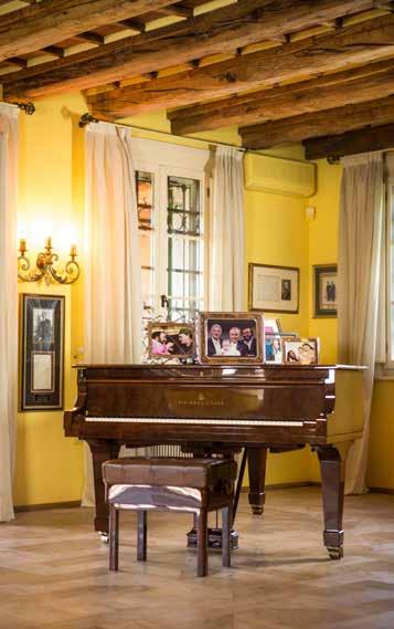 GOOD SINGING LUCIANO PAVAROTTI MUNICIPAL THEATRE > www.teatrocomunalemodena.it LUCIANO PAVAROTTI HOUSE MUSEUM The villa where the Maestro lived with his f amily during the last years of his life.