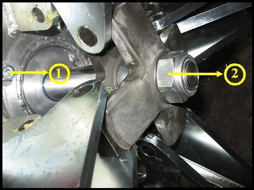 2.1 Dismounting of the piston with shaft Loosen the four grains with counter nuts