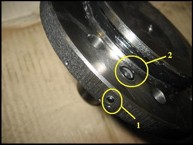 Position the rear flange with its hole and OR (Pict.18a, pt.2) in correspondence with the hole on the traction flange (Pict.18B). Make sure that the grain (Pict.18A, pt.1) is at the 12.