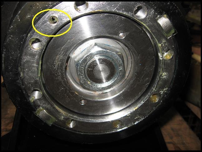 19) Put the non return valve (Pict. 20, pt.5) back on and fix with the washer and two small screws (Pict. 20, pt.2) Fix the non return valve to the anti rotation device (Pict. 20, pt.4) Attach the hydraulic connectors (Pict.