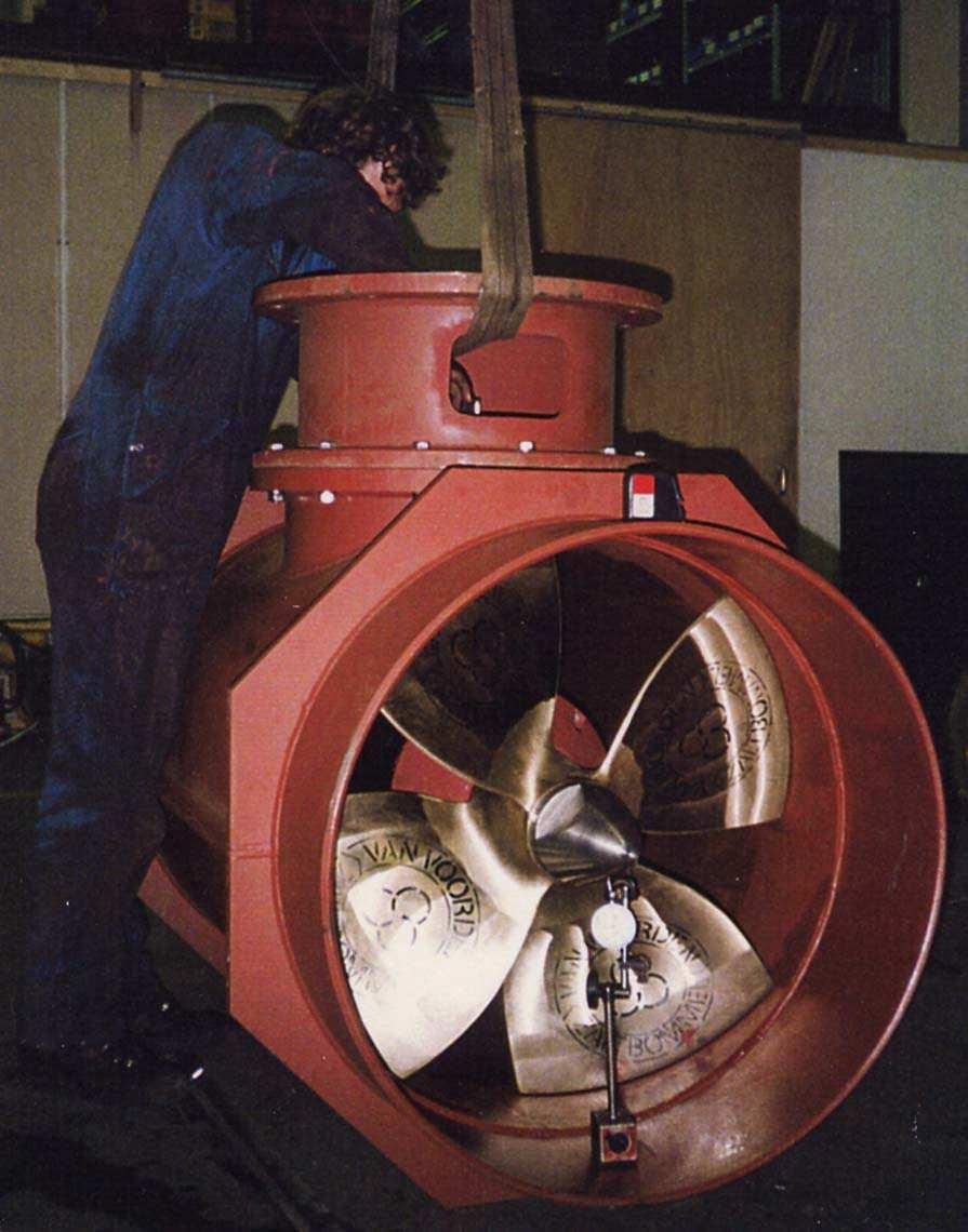 Aqua-M Thruster Systems uses an axial Deep-Sea Seal Pressed by the propeller hub to a ni-resist seat.