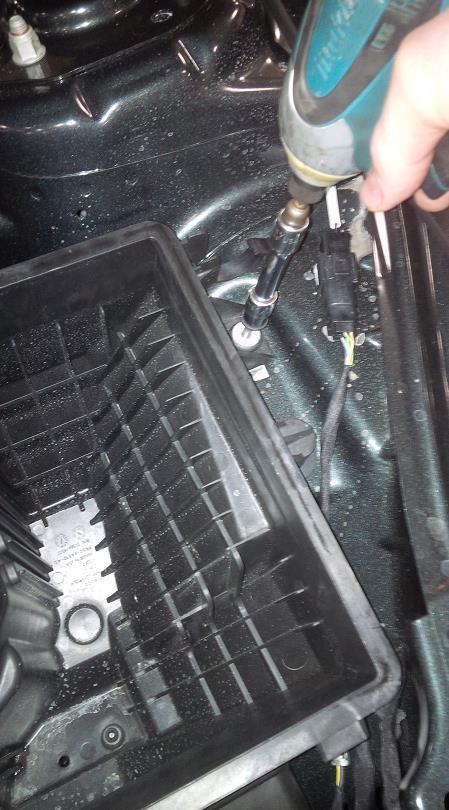 Remove the air box tray and dirty air inlet