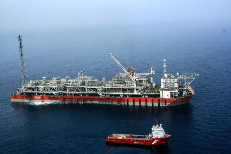 FPSO (Floating Production, Storage and Offloading system) Oil drilling Ship