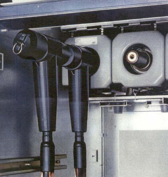 Panel connection outside cone according to IEC 50 181 Maintenance-free due to welded bushings Cable testing without removing