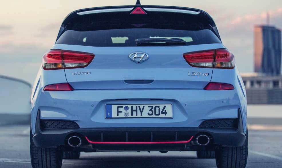The double-deck rear spoiler with integrated triangular brake light helps increase downforce to give you more grip