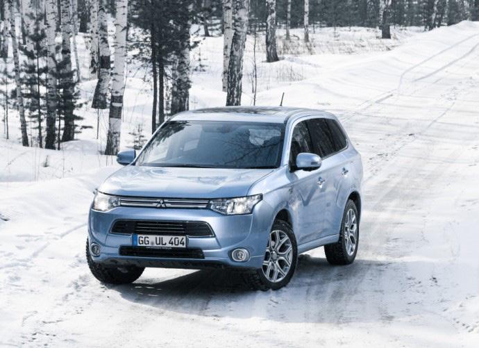 Tahoe-Truckee PEV Toolkit for Fleet Managers May 2017 Figure 1. Mitsubishi Outlander PHEV with AWD, scheduled to be available in the U.S. in mid-2017 (Photo credit: insideevs.com) conditions.