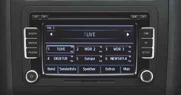 Single CD player. 6GB flash memory. AUX-IN and SD card slot. Satellite navigation.