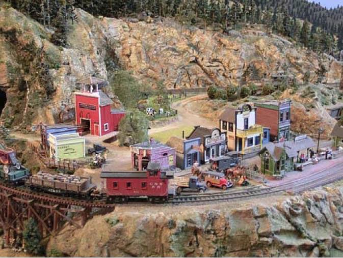 Gary & Sandy Railroad Article and Photos by Gary Butts The G & S Railroad is proof of the notion that smaller can be just as much fun.