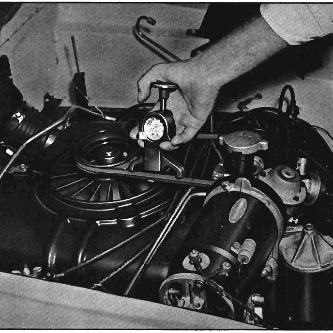 ENGINE TUNE-UP 7-2 b. Tum idle mixture screw lightly to its seat and back out 1'h turns. CAUTION: Do no' 'urn idle mixture screws,igh"y agains, sea's or damage '0 needle and sea' will resul,. Fig.