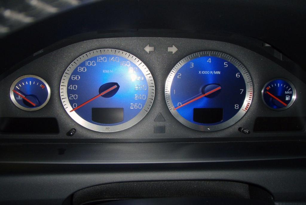 (b) Normal revs during idling should hover around 675 rpm. (c) Topping up the gas tank will allow you to set the fuel gauge needle to the maximum mark.