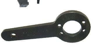 gripping charnkshaft when releasing/tightening central bolt on N62, N62TU, N73 Angle Position Gauge (protractor) for fitting on brace 112-450