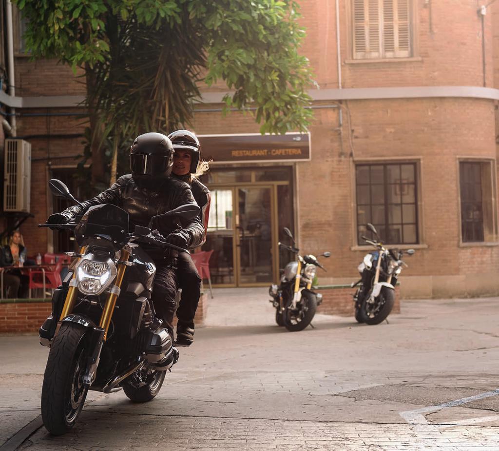 There s also a big choice of personalization options, such as different seat types, new touring panniers and the optional Pro riding mode. MODEL COLOURS................................ STANDARD EQUIPMENT.