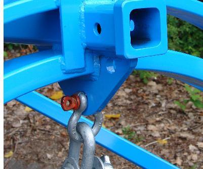 If packaged separately, mount winch and tighten well, as this is only done once. Release the winch lever and pull out enough line to reach back to the arch.