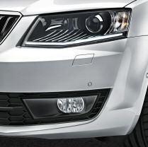 Precise and dynamic EXTERIOR BI-XENON HEADLIGHTS CORNERING FOG LIGHTS ADAPTIVE FRONT LIGHT SYSTEM PRECISE AND ELEGANT Clear halogen headlights and broad fog lights can be upgraded to
