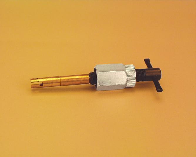 Kit includes rubber-tipped flush gun, canister with adapter hose.