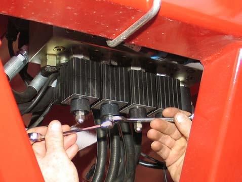 Operation Manual Override If the variable rate control system fails, the independent manual override system can be used to maintain seeder operation.