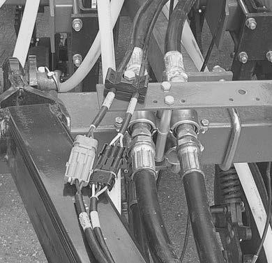 Operation Hitching to Seeding Tool (Tow Behind Cart) - Continued Hydraulic Connections Connect the monitor quick connectors at both the tractor/seeding tool and the seeding tool/air cart connections.