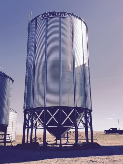 REASONS TO BUY A DIAMOND SERIES HOPPER BIN ENGINEERED STREGNTH STANDARD FEATURES RESALE and SAVINGS SERVICE WARRANTY Up to 5 rows STREGNTH and QUALITY DARMANI hopper mount grain bins come standard
