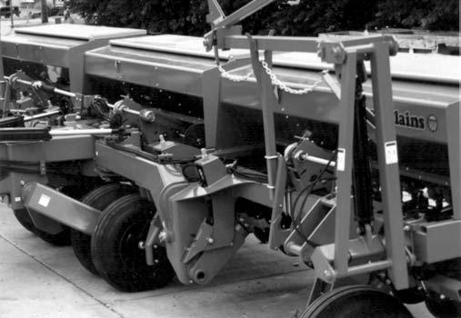 Section 6 Options Section 6 Options 15638 3S-3000 Flat Folding Marker The 3S-3000 flat fold marker is a hydraulically operated ground marking disk unit which leaves a center line mark for the tractor