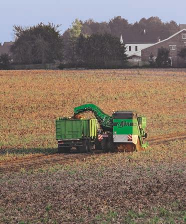 Optima forma non-stop harvesting Save time, unload while driving Using a WB bunker,
