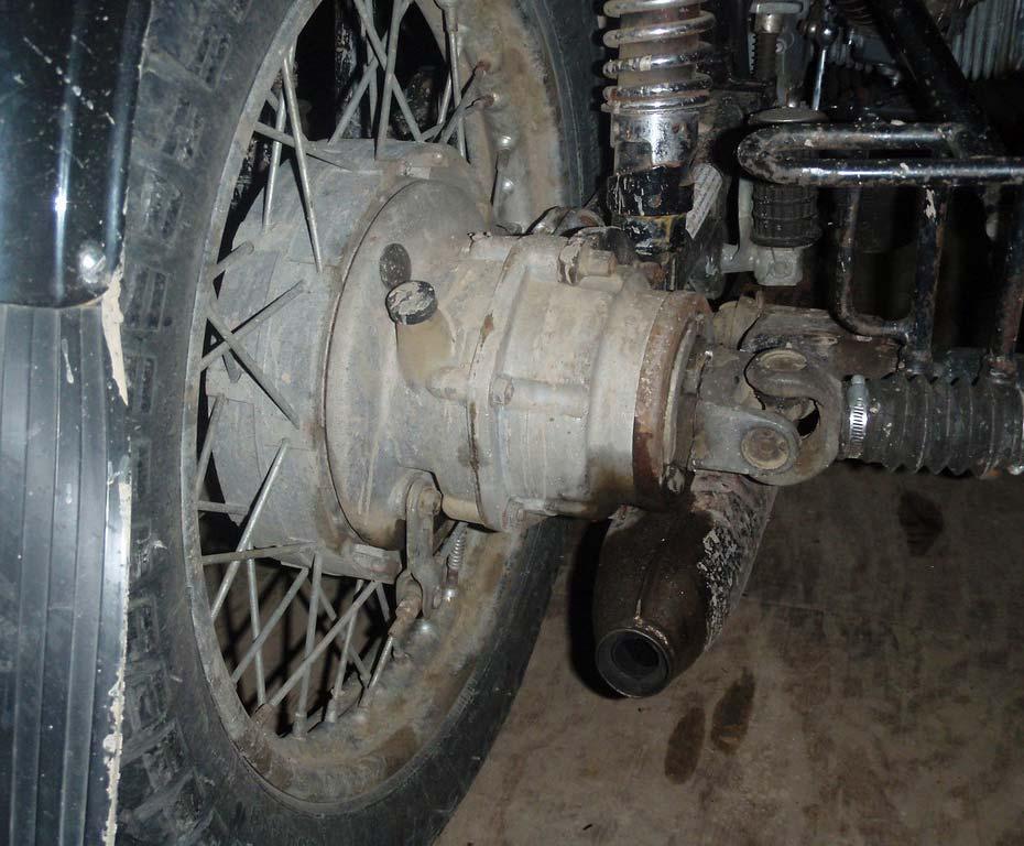 Ural "Sportsman" with Full-Time 2WD Rear Drum Brake Activator Transverse Drive Shaft to Sidecar Gear Reducer The Ural "Sportsman" was available with full-time