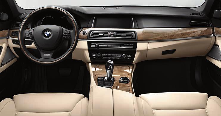 The BMW Individual Extended Merino leather in Platinum expressively enhances the sense of space, but it is not just about the visual impression.