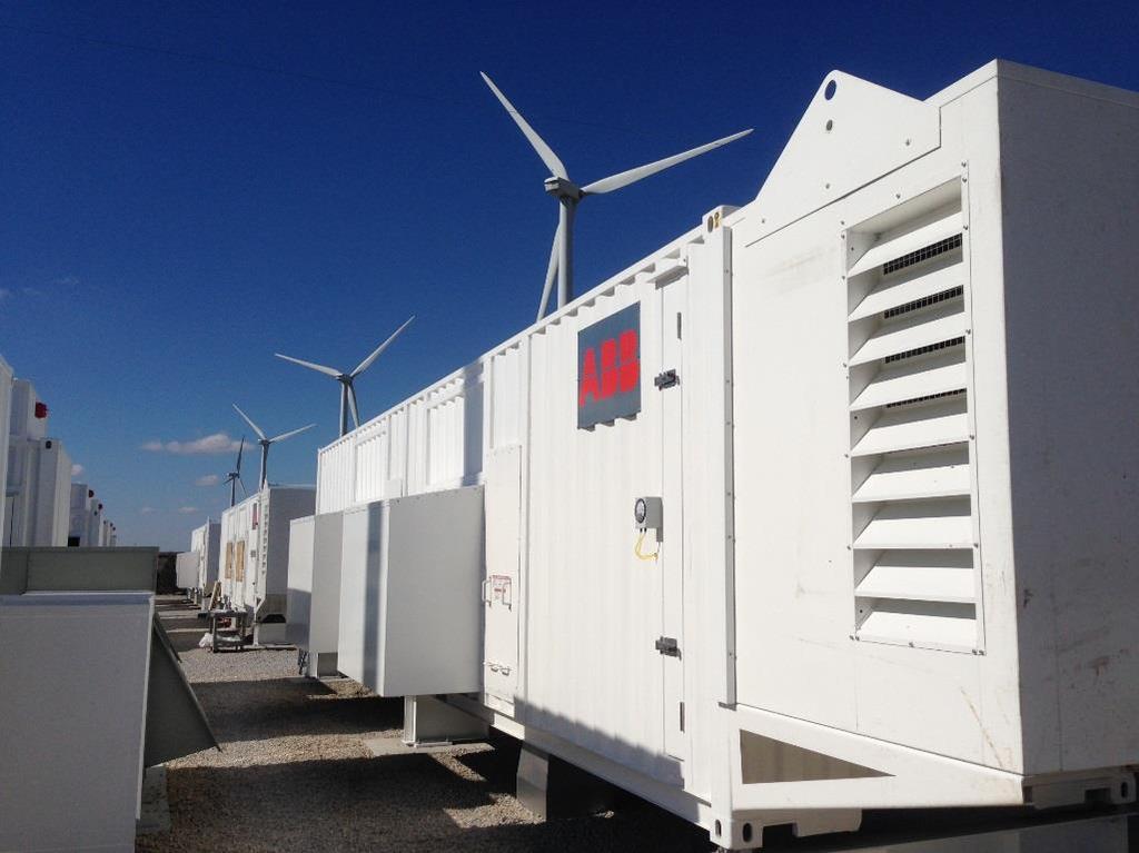 ABB Energy Storage Experience BESS Integrator / PJM - USA 20 MW Need: PJM Regulation Market Frequency regulation Project details : Li-ion batteries Installed in 2014 ABB Scope: (4) x 5 MW Outdoor