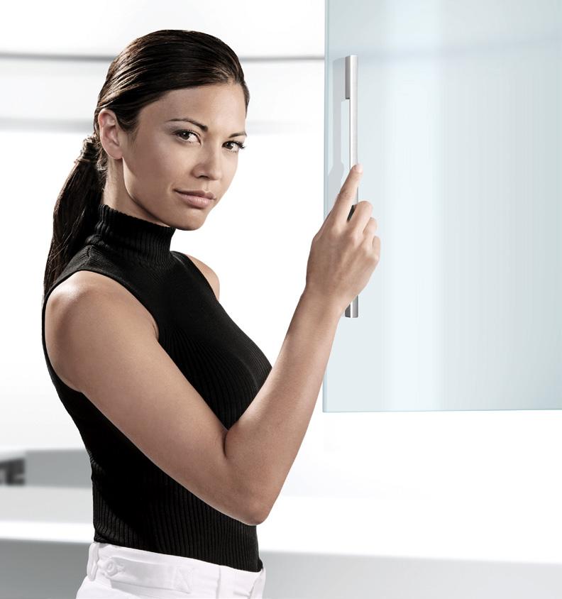 TIOMOS MIRRO OR GLSS ND MIRROR DOORS Glass lends rooms a feeling of clarity and transparency.