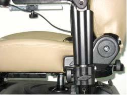 To lower headrest, push releaser and lower headrest to desired position.